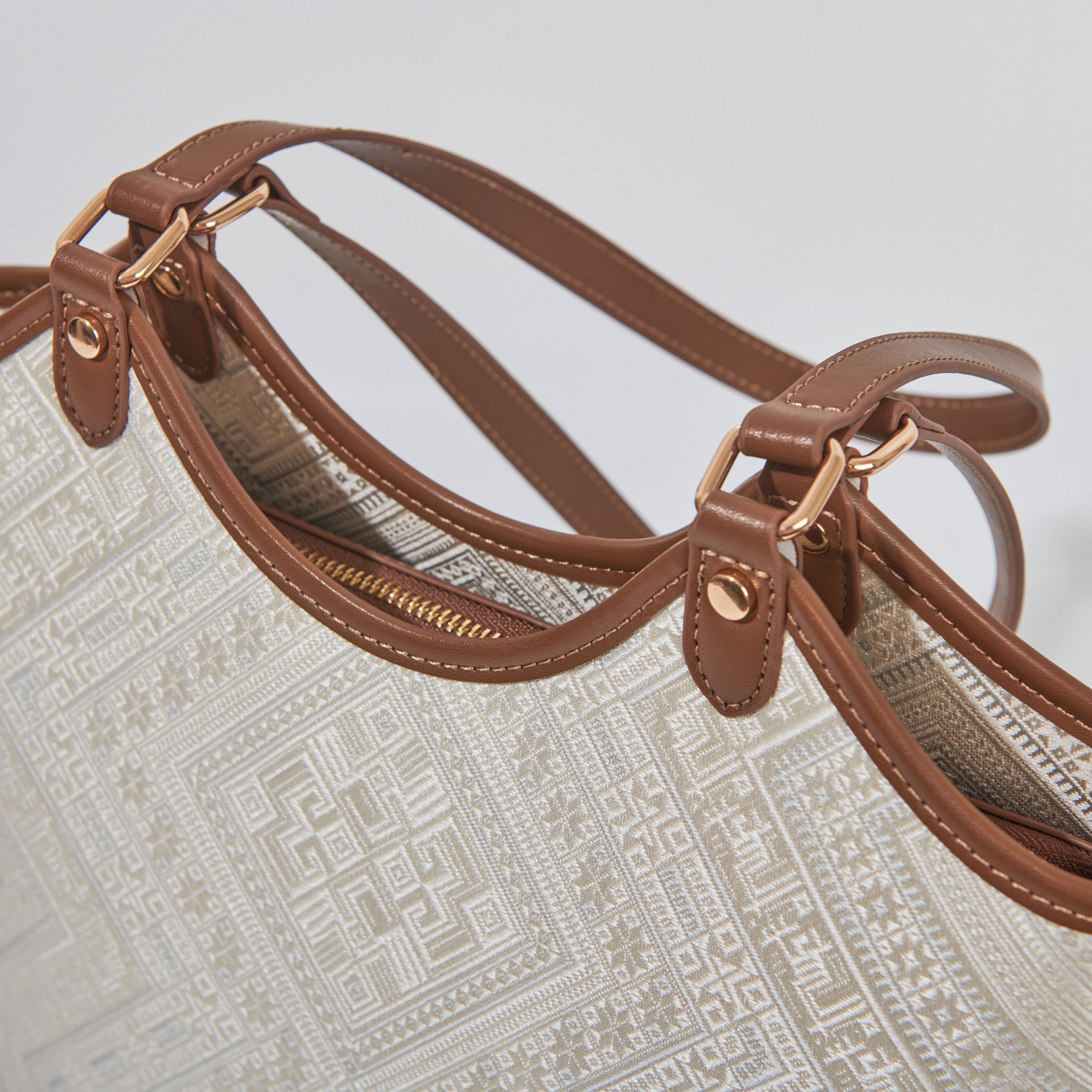 Light Weight Embroidery Large Size Handwoven Zhuang Pattern Modern Daily Tote Bag