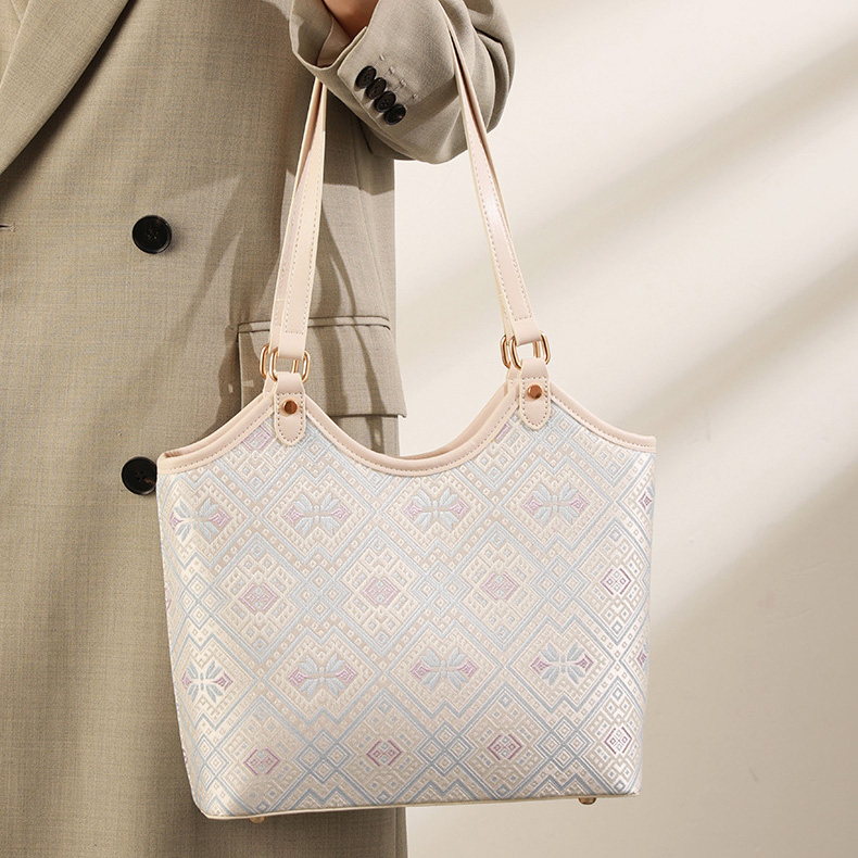Light Weight Embroidery Large Size Handwoven Zhuang Pattern Modern Daily Tote Bag