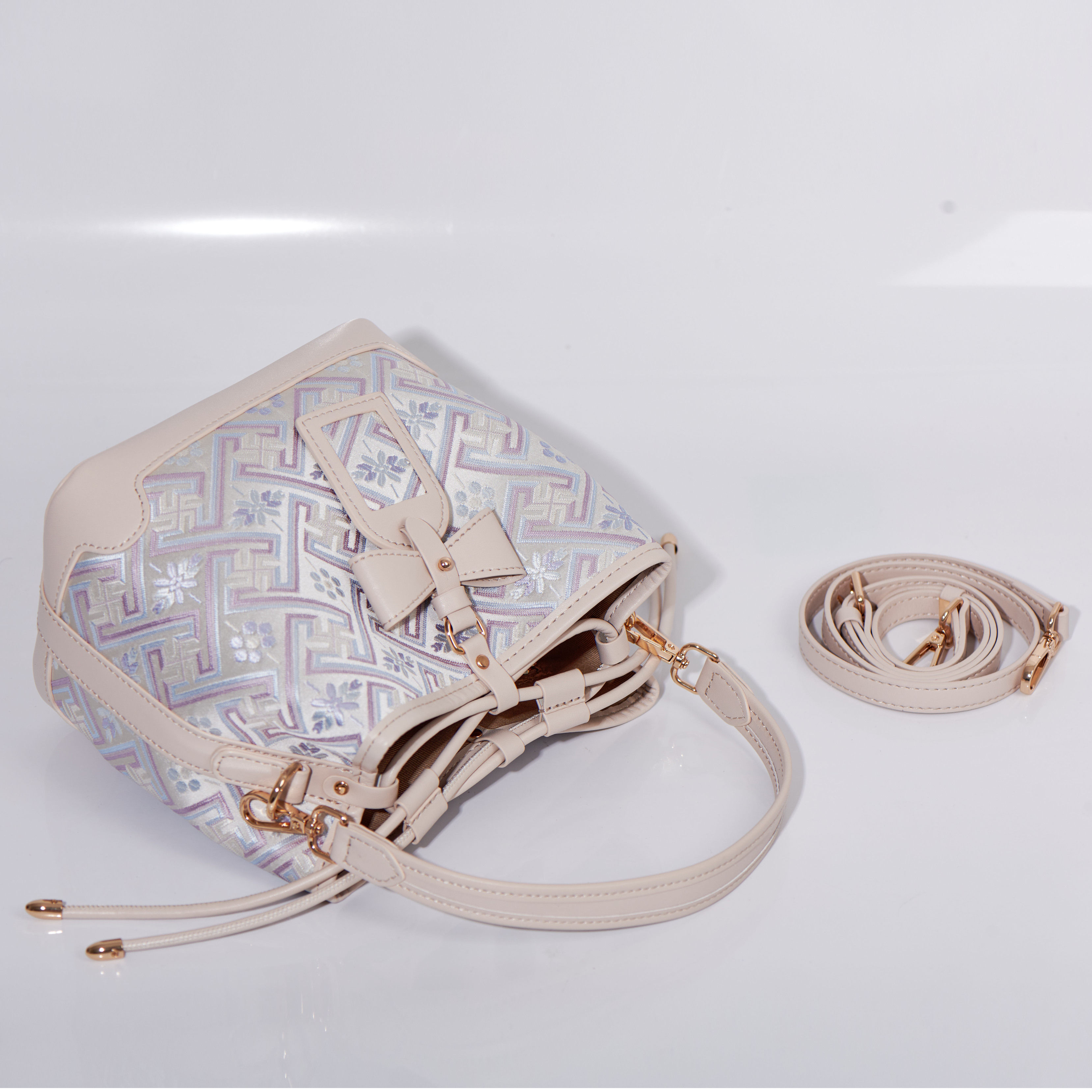 Cute Large Capacity Embroidery Handmade Brocade Pattern Lucuky Handbag