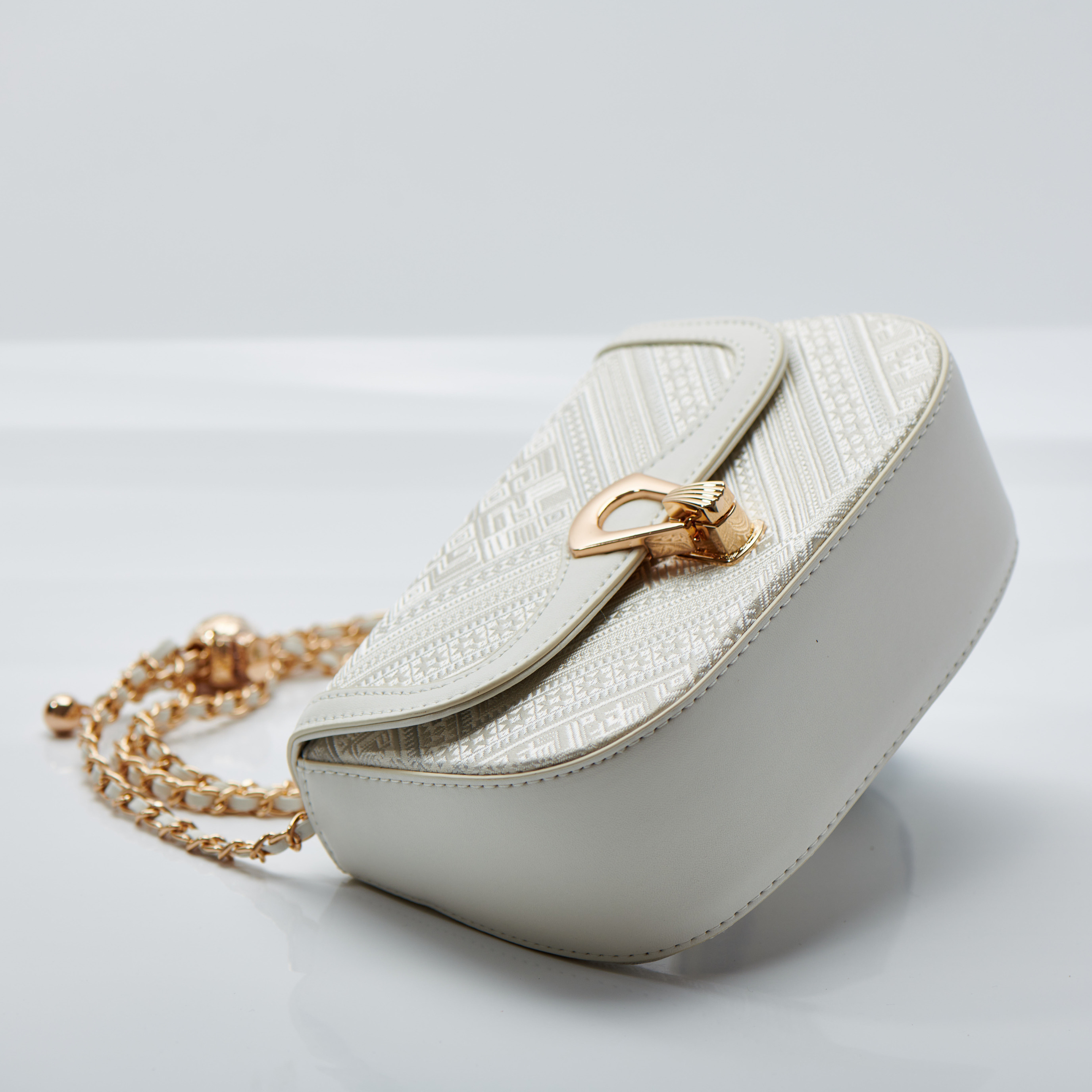 Metal Strap Cute Embroidery Small Size Handwoven Zhuang Pattern Modern Daily Shoulder Bag