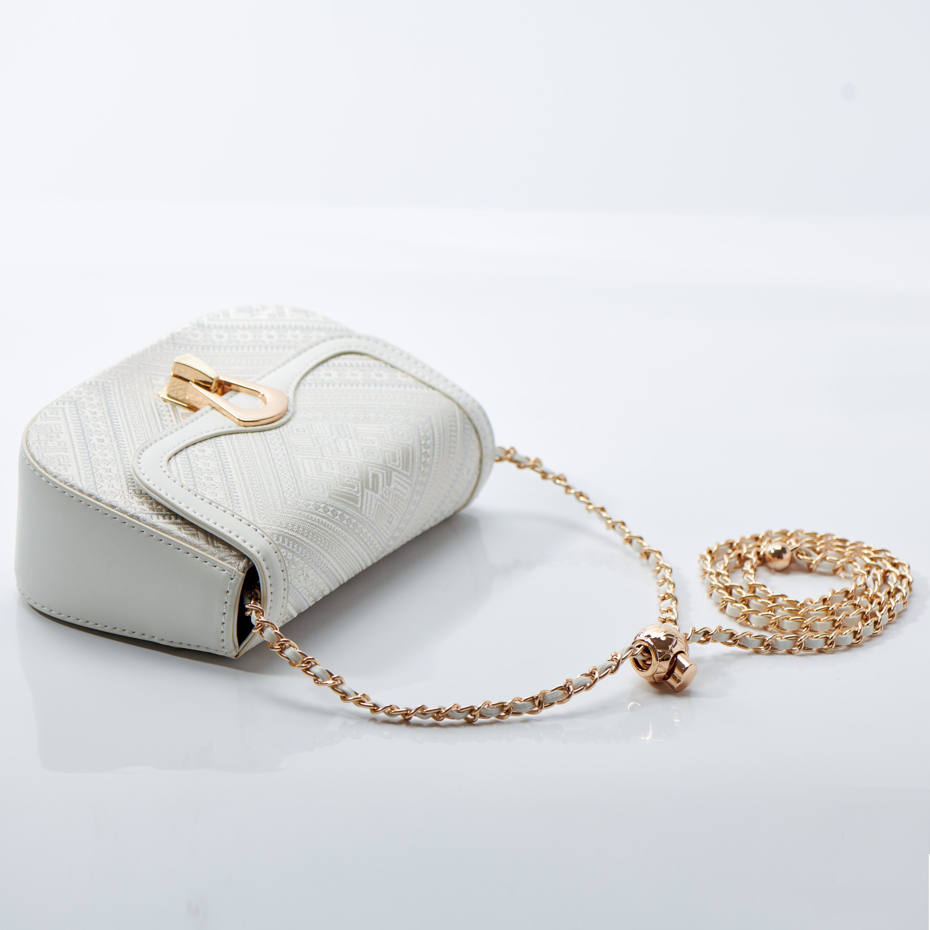 Metal Strap Cute Embroidery Small Size Handwoven Zhuang Pattern Modern Daily Shoulder Bag