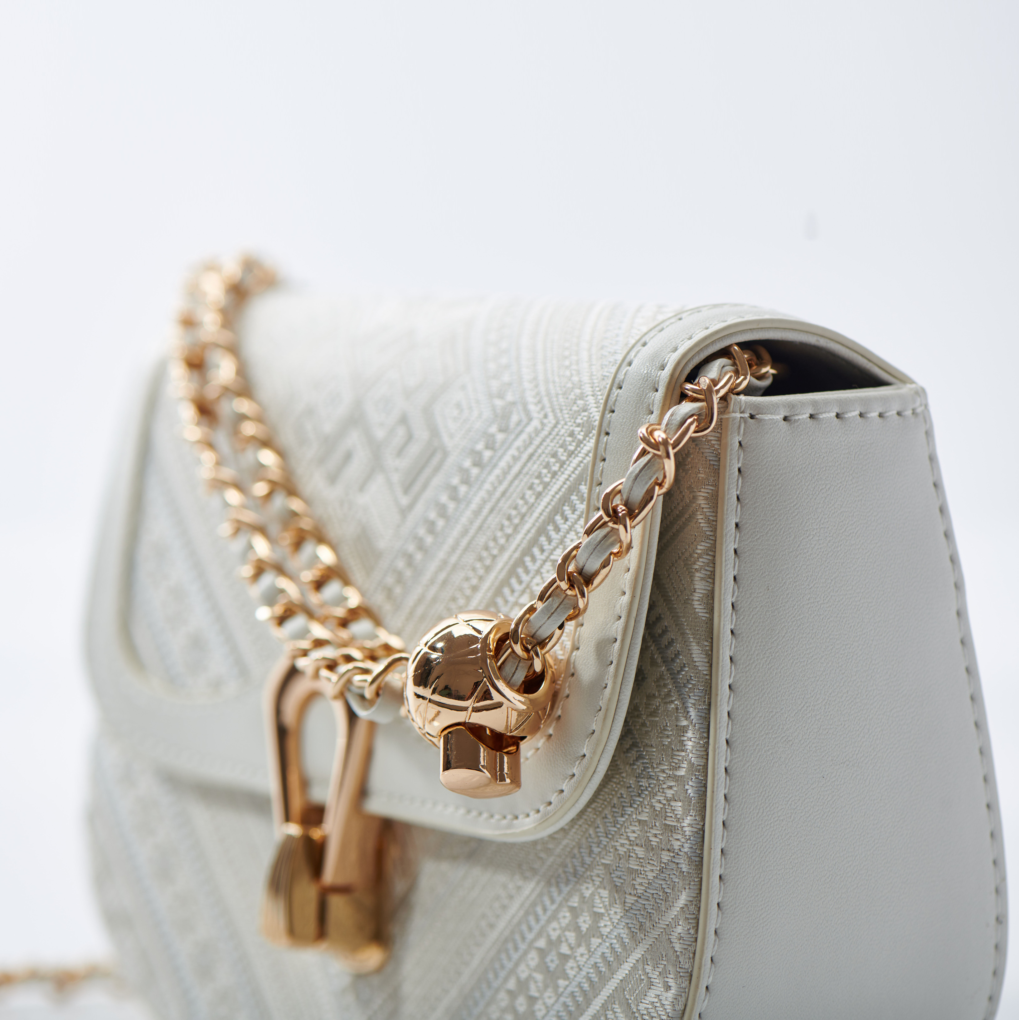Metal Strap Cute Embroidery Small Size Handwoven Zhuang Pattern Modern Daily Shoulder Bag