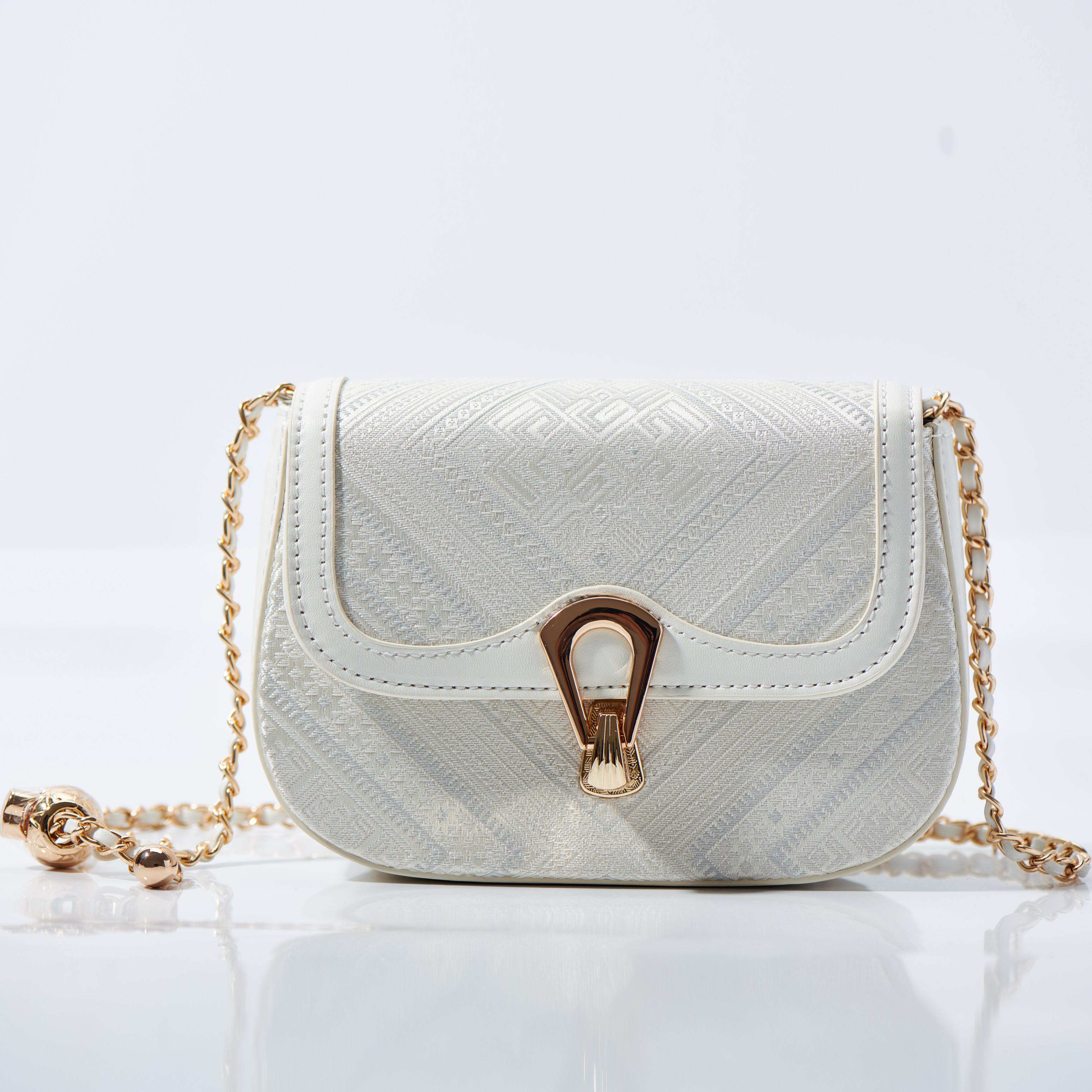 Metal Strap Cute Embroidery Small Size Handwoven Zhuang Pattern Modern Daily Shoulder Bag