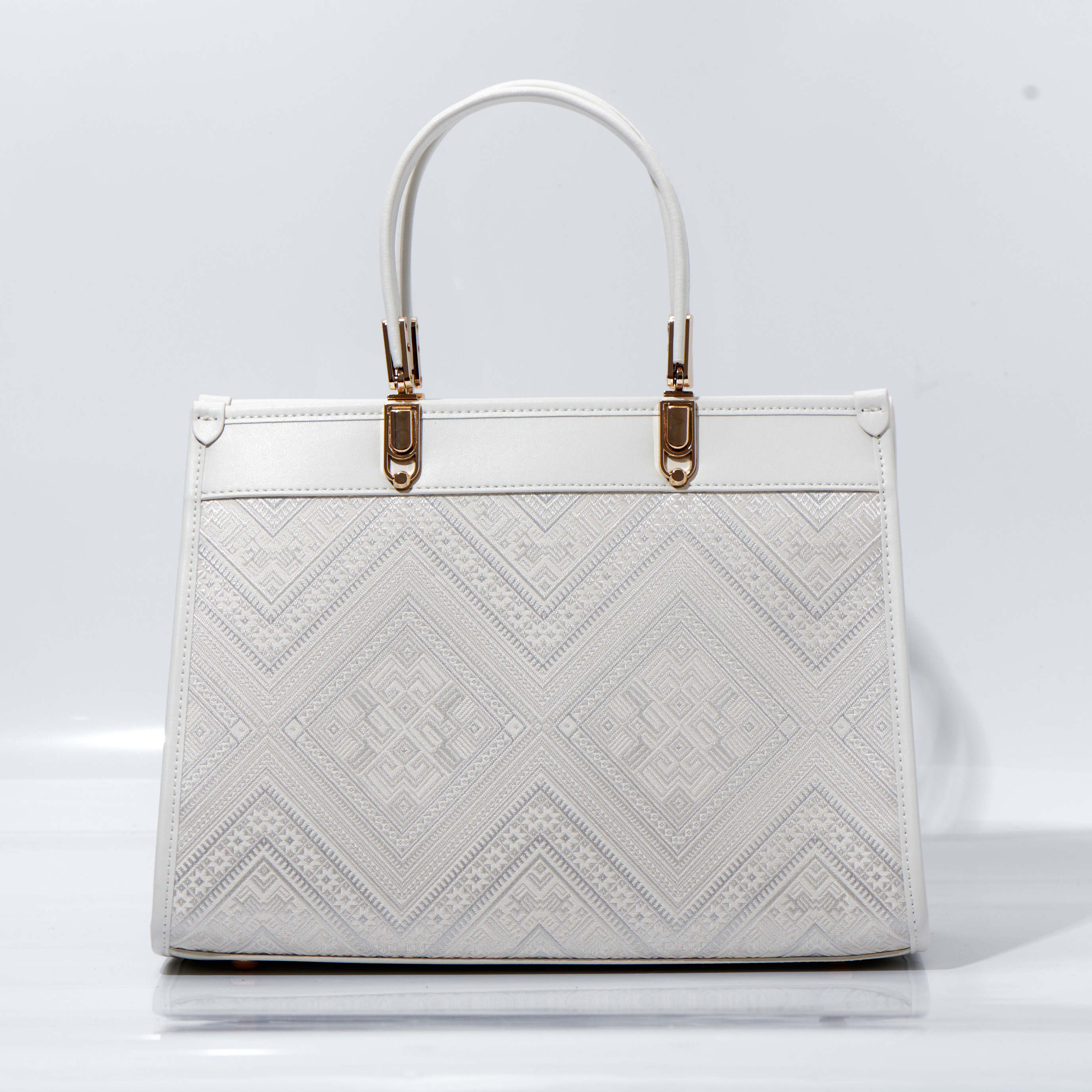 Light Weight Work Large Size Ancient Embroidery Handwoven Zhuang Pattern Handag