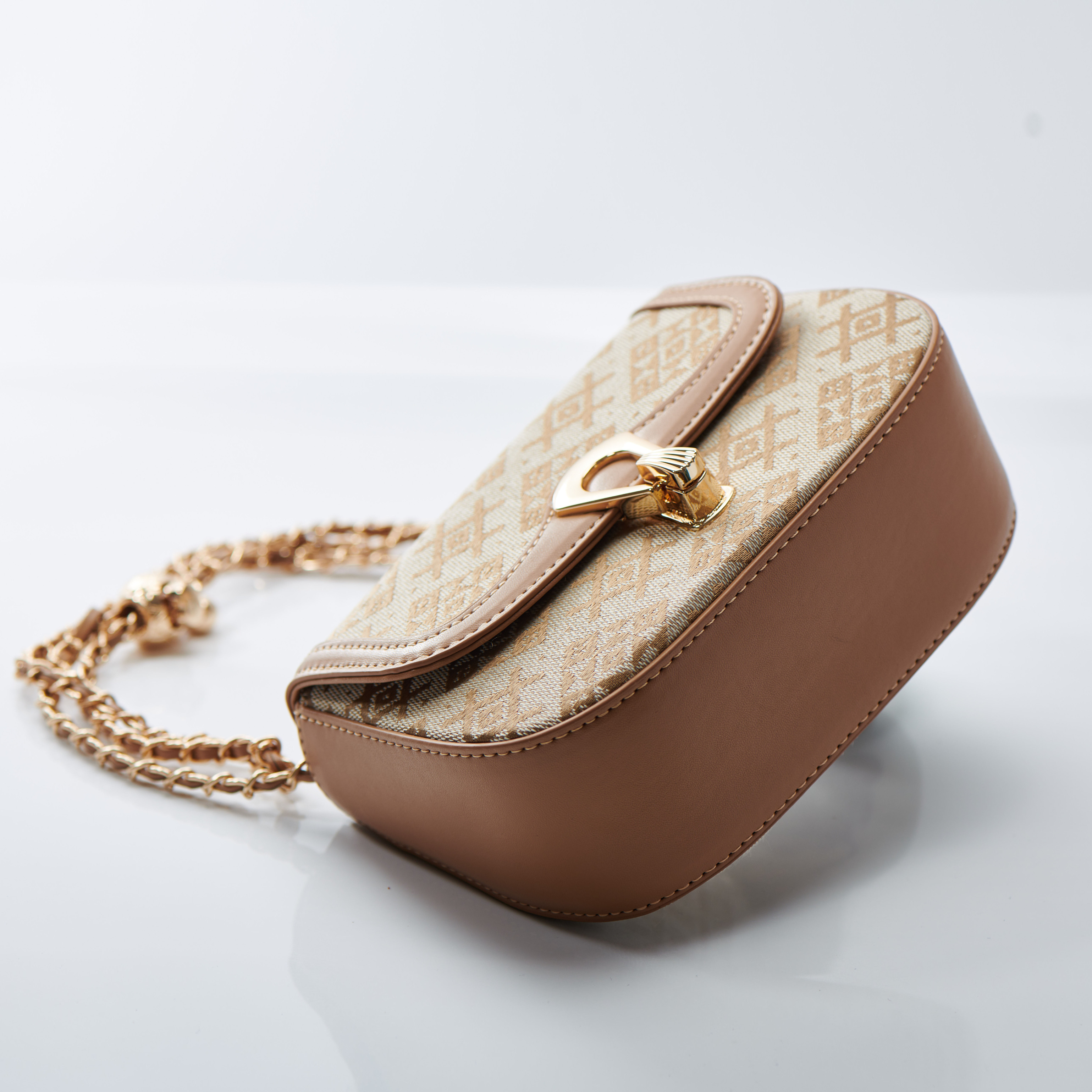  Vintage Embroidery Small Size Handwoven Zhuang Pattern Metal Strap Daily Shoulder Bag