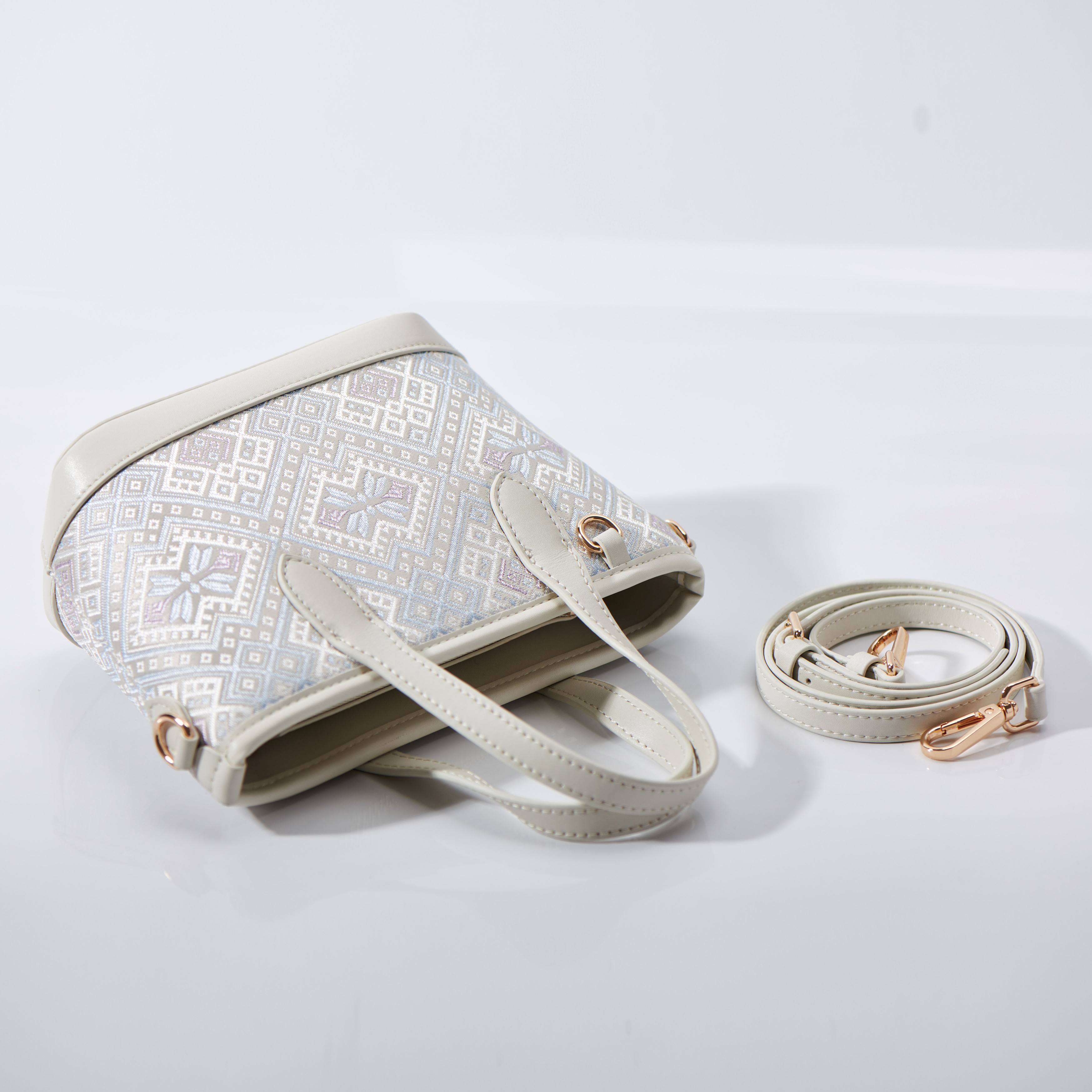 Cute Small Size Embroidery Handmade Zhuang Pattern Handag