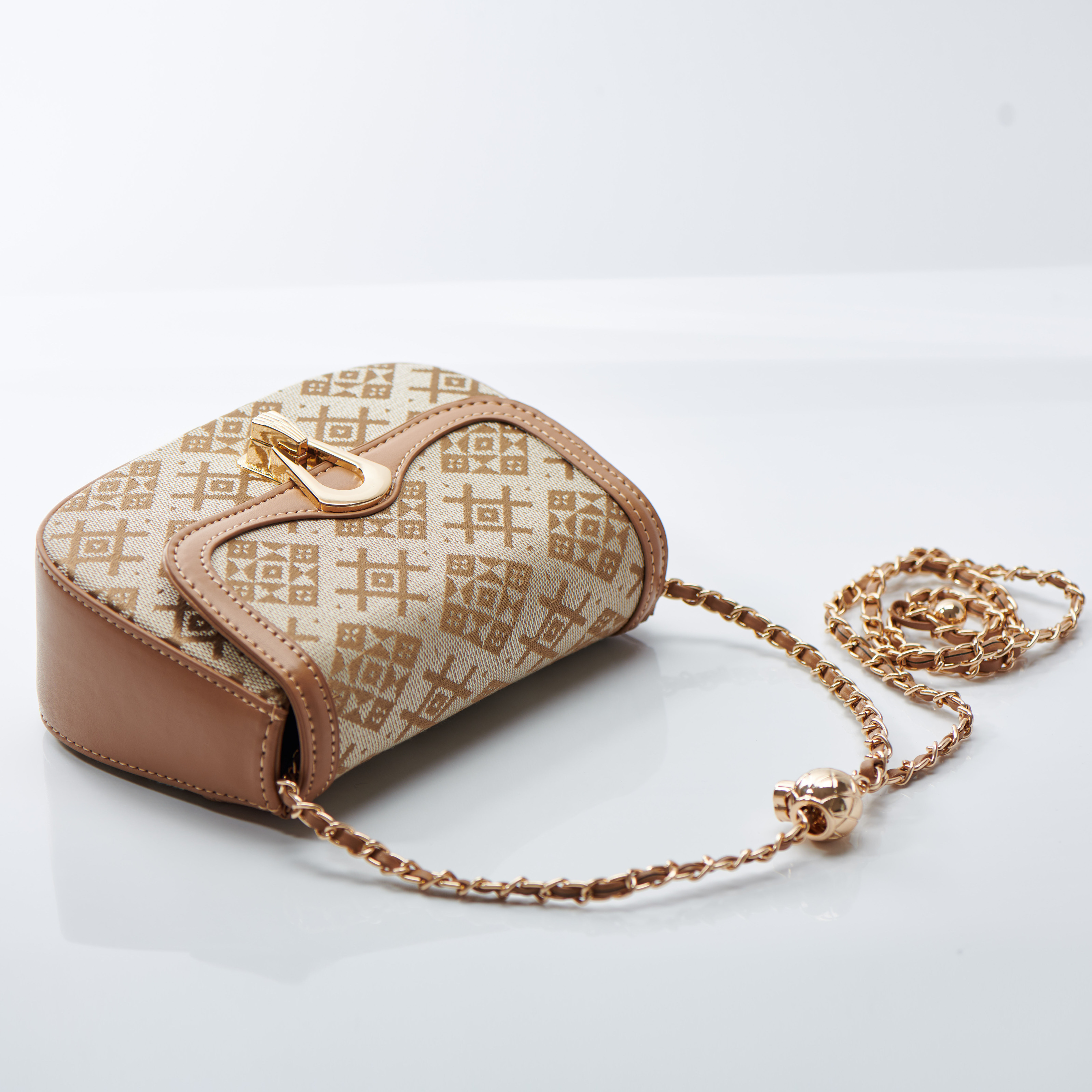  Vintage Embroidery Small Size Handwoven Zhuang Pattern Metal Strap Daily Shoulder Bag