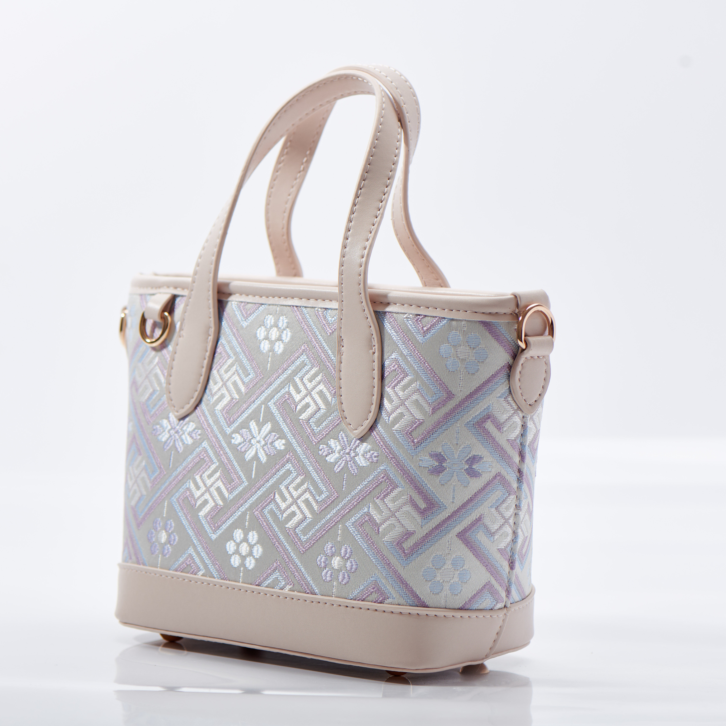 Fanshion Small Size Embroidery Handmade Zhuang Pattern Handag