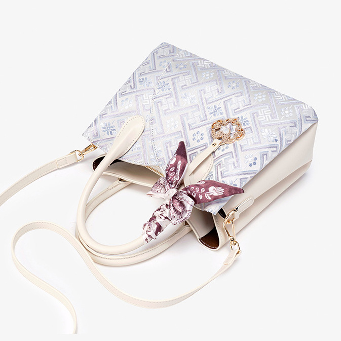 Modern Fashion Medium Size Large Capacity Embroidery Handwoven Zhuang Pattern Handag