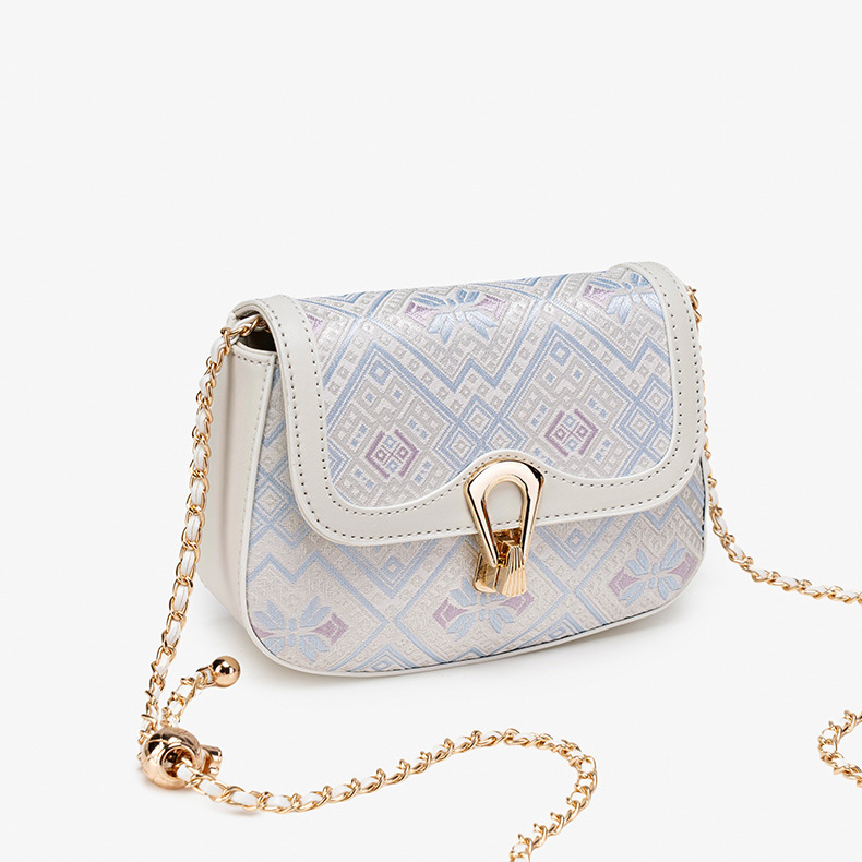 Metal Strap Cute Embroidery Small Size Handwoven Zhuang Pattern Modern Daily Shoulder Bag