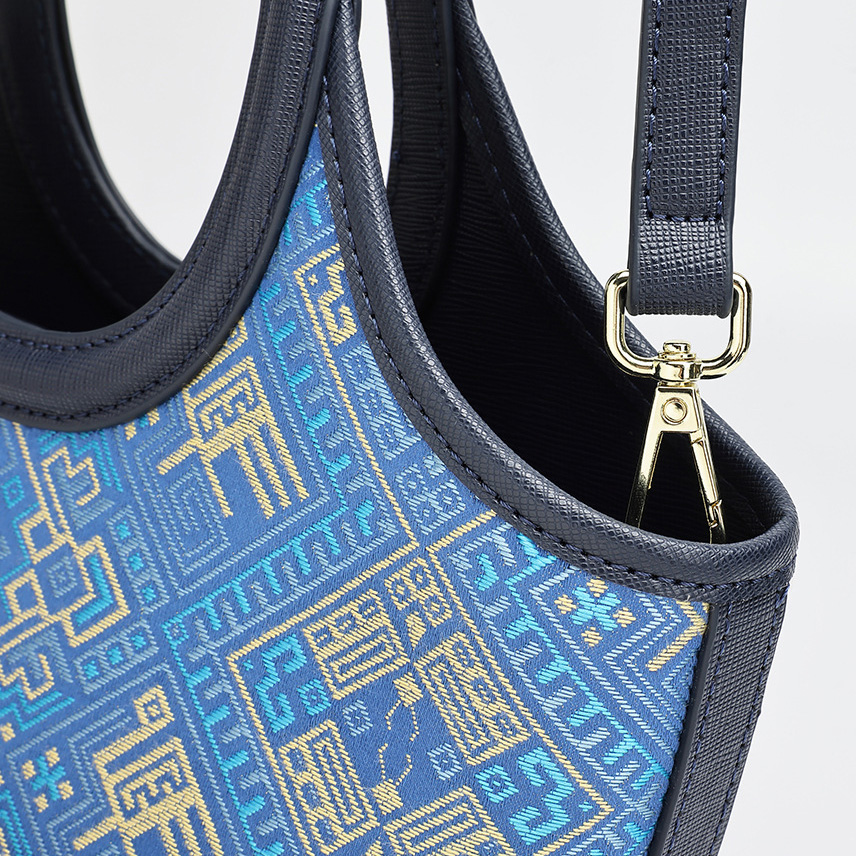 Boho Medium Size Large Capacity Embroidery Handwoven Zhuang Pattern Handag