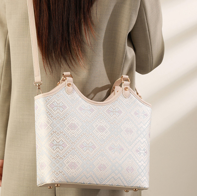 Light Weight Embroidery Large Size Handwoven Zhuang Pattern Modern Daily Tote Bag