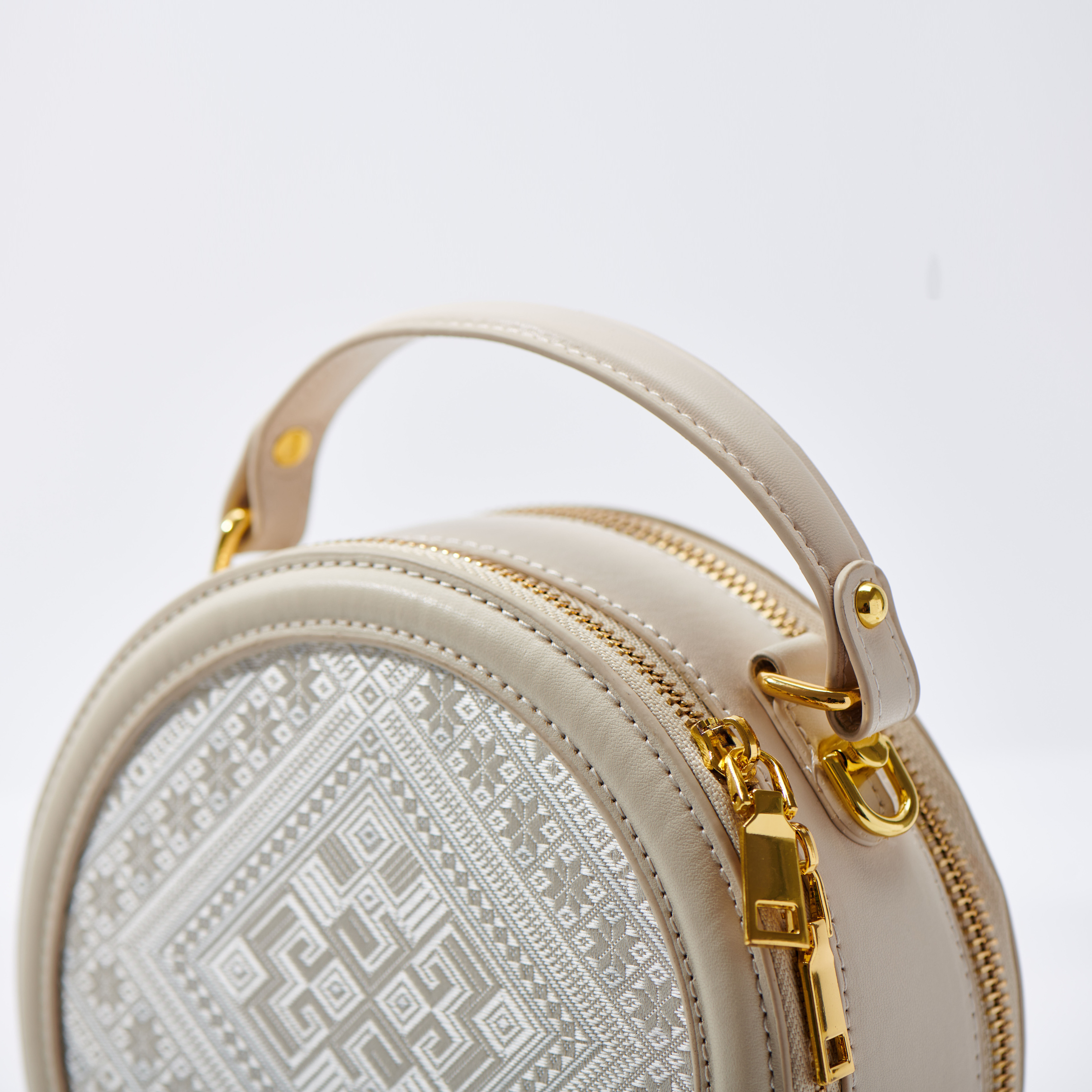 Small Size Cute Oval Embroidery Handmade Brocade Patter Handbag