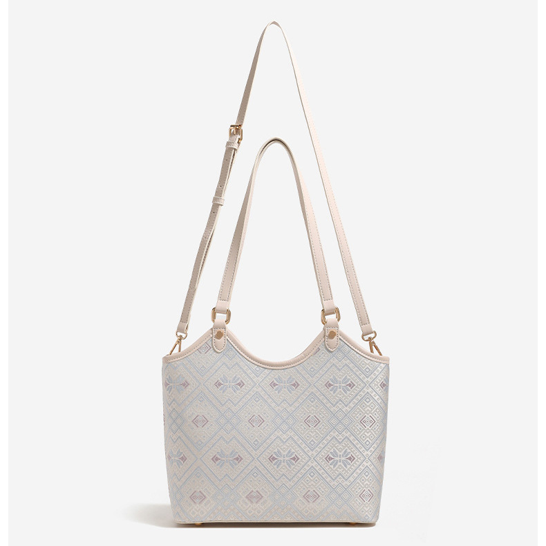 Light Weight Embroidery Large Size Handwoven Zhuang Pattern Modern Daily Tote Bag