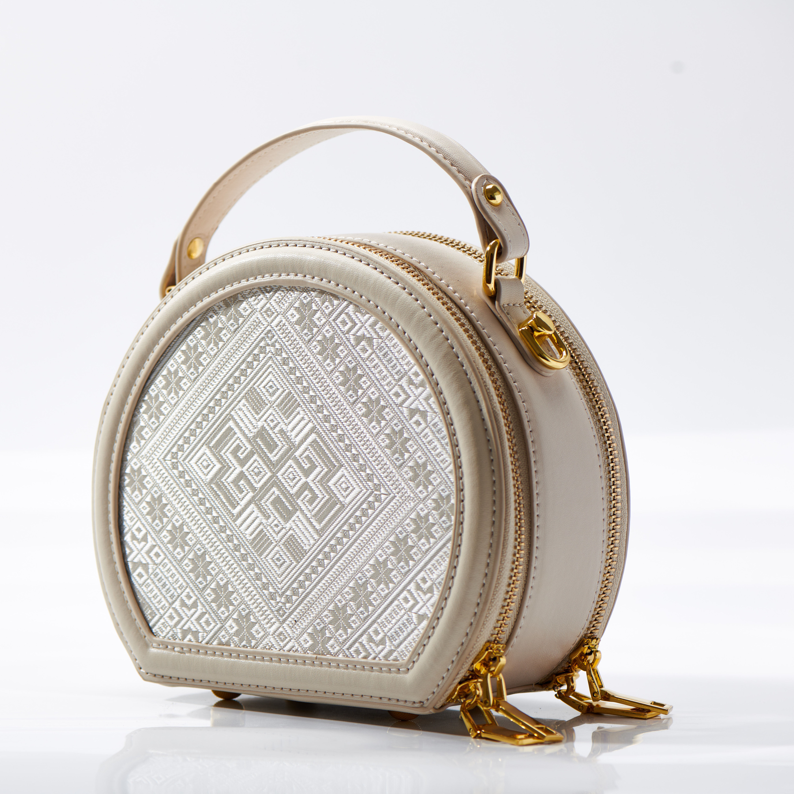 Small Size Cute Oval Embroidery Handmade Brocade Patter Handbag