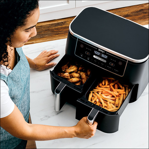 XL 10-qt capacity Two 5-qt zones deliver additional capacity and versatility to fit up to 8 lbs of wings at one time.