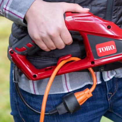 Cord lock on the trimmer keeps the cord in place