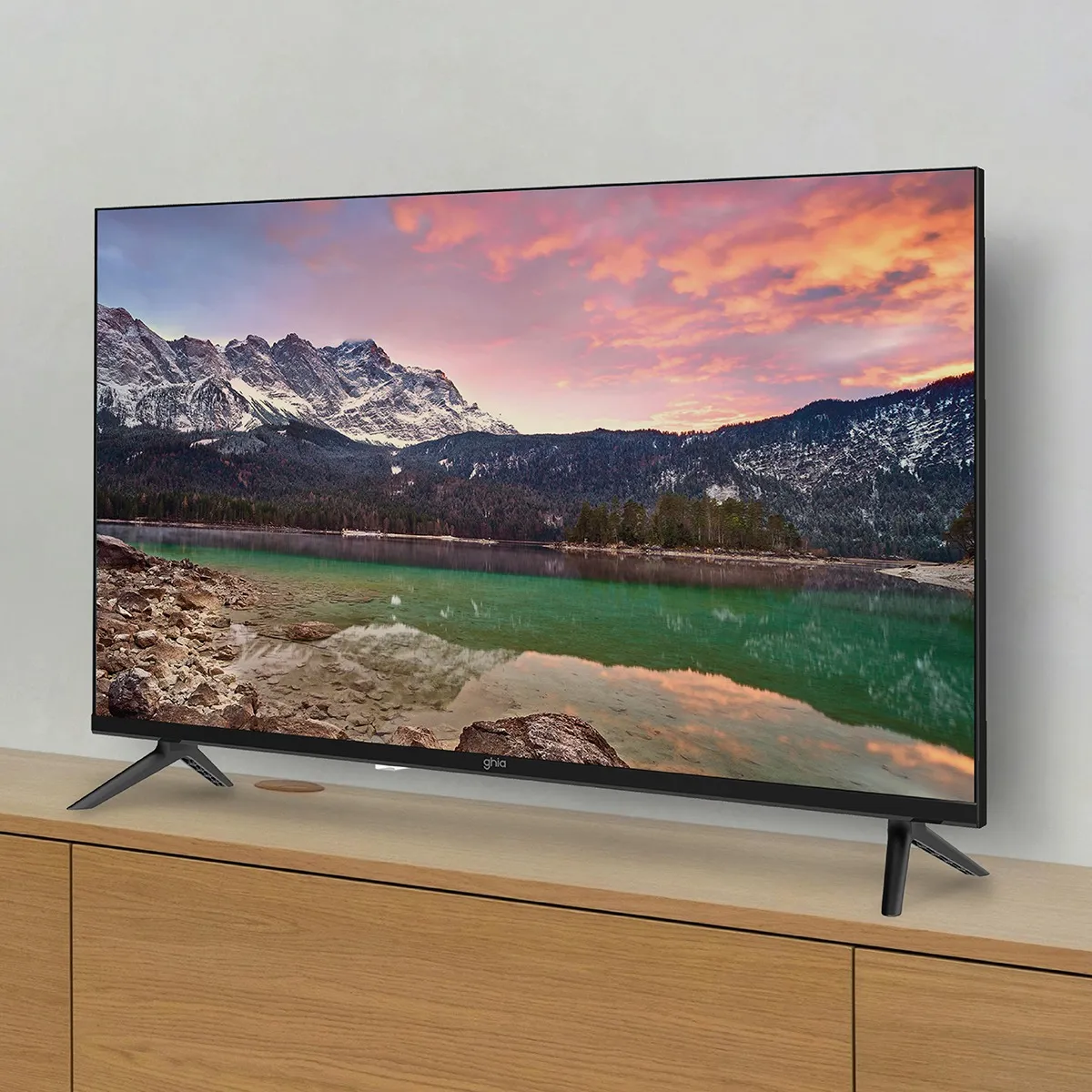 Smart Tv Ghia 32 pulgadas Sistema Whale Tv HD Led Con Wifi 2 puertos Usb 3 puertos Hdmi Dolby Audio Frecuencia 60 Hz Frameless