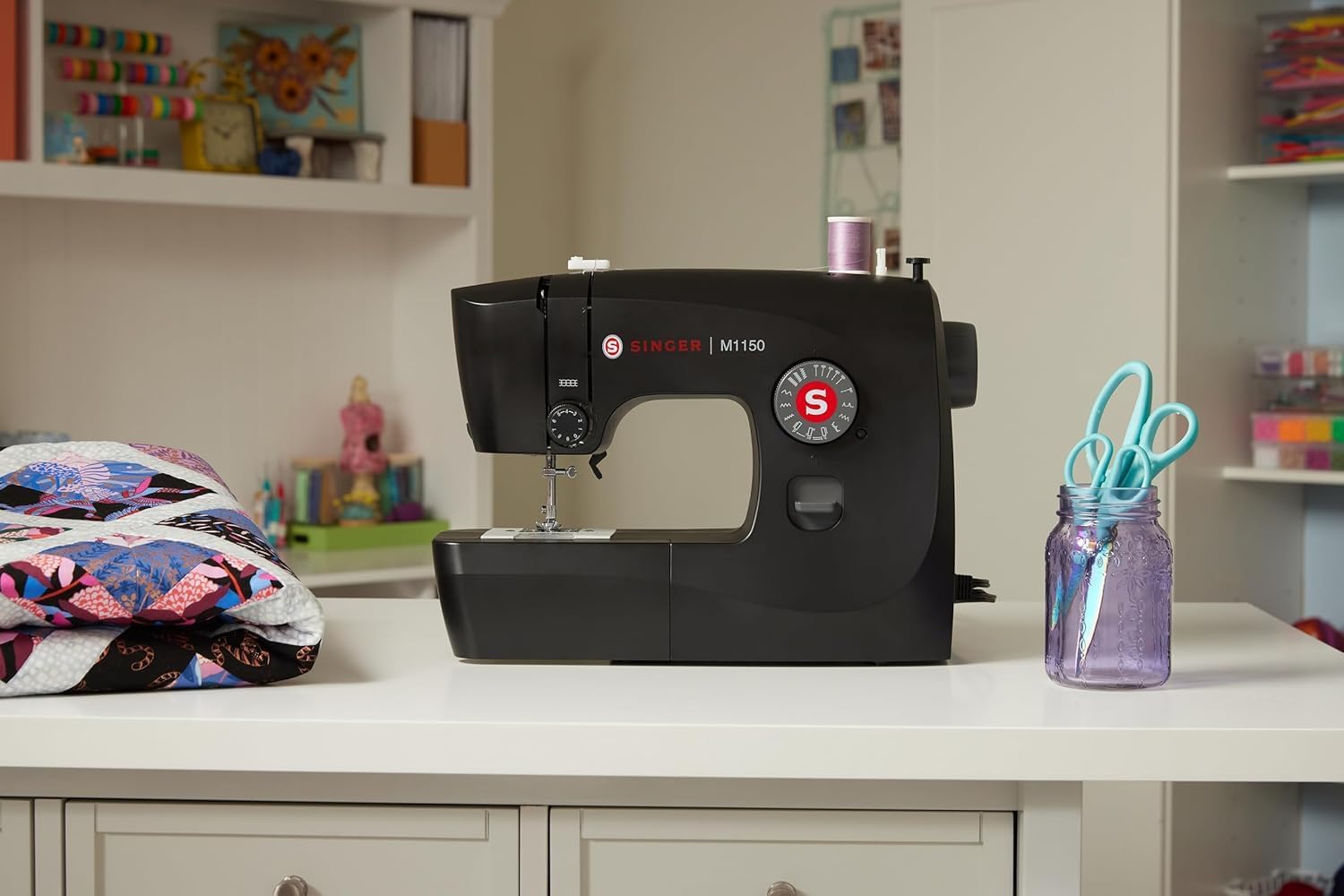 SINGER M1150 - Máquina de coser ligera y portátil con 45 aplicaciones de puntadas, luz LED y ojal de 4 pasos | Se utiliza para reparar y coser