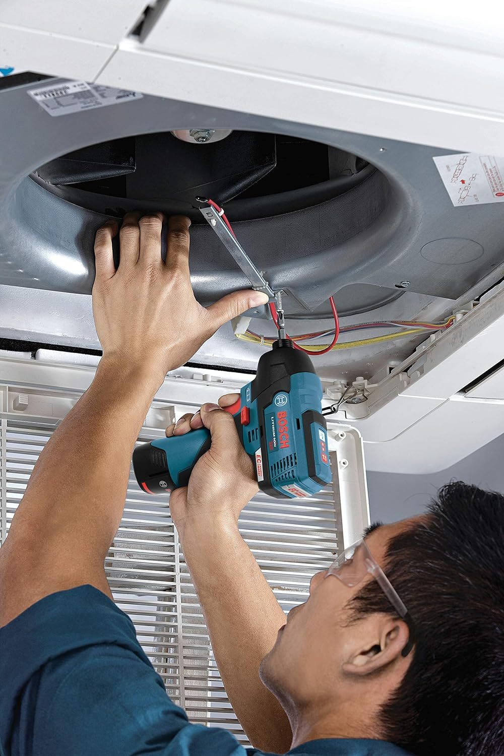 Bosch CLPK22-120 Kit combinado de 2 herramientas de 12 V máx. con Taladro/Atornillador de 3/8", Atornillador de impacto y (2) baterías de 2.0 Ah