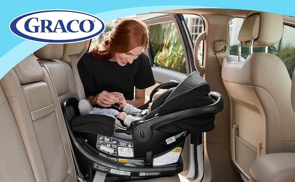 mam&aacute; tending to baby in car seat