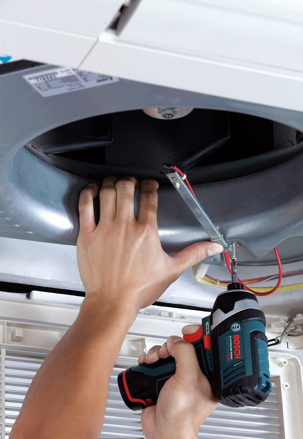 Bosch CLPK22-120 Kit combinado de 2 herramientas de 12 V máx. con Taladro/Atornillador de 3/8", Atornillador de impacto y (2) baterías de 2.0 Ah