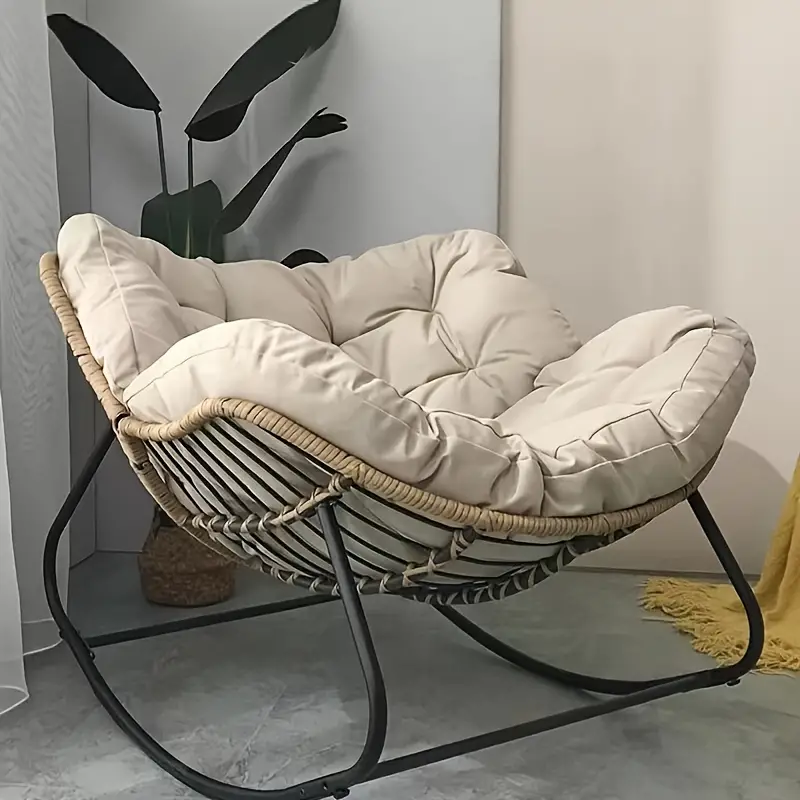 Silla de Balanc&iacute;n de Rat&aacute;n Beige de Lujo con Coj&iacute;n Suave - Perfecta para Uso Interior y Exterior, Ideal para  , Patio, Porche, Jard&iacute;n Trasero, Camping y Senderismo detalles 4