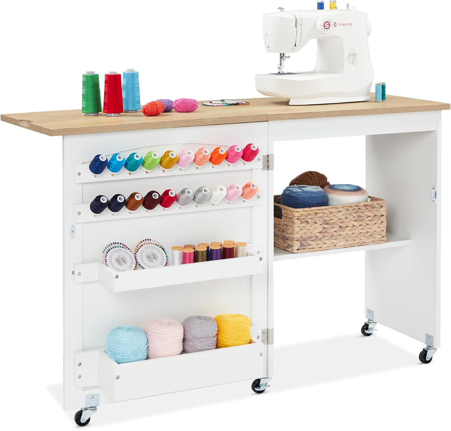 Best Choice Products - Mesa de coser plegable multiusos, estación de manualidades, diseño compacto, ruedas, estantes, almacenamiento, clavijas, puertas magnéticas, pomos de puerta de metal, blanca