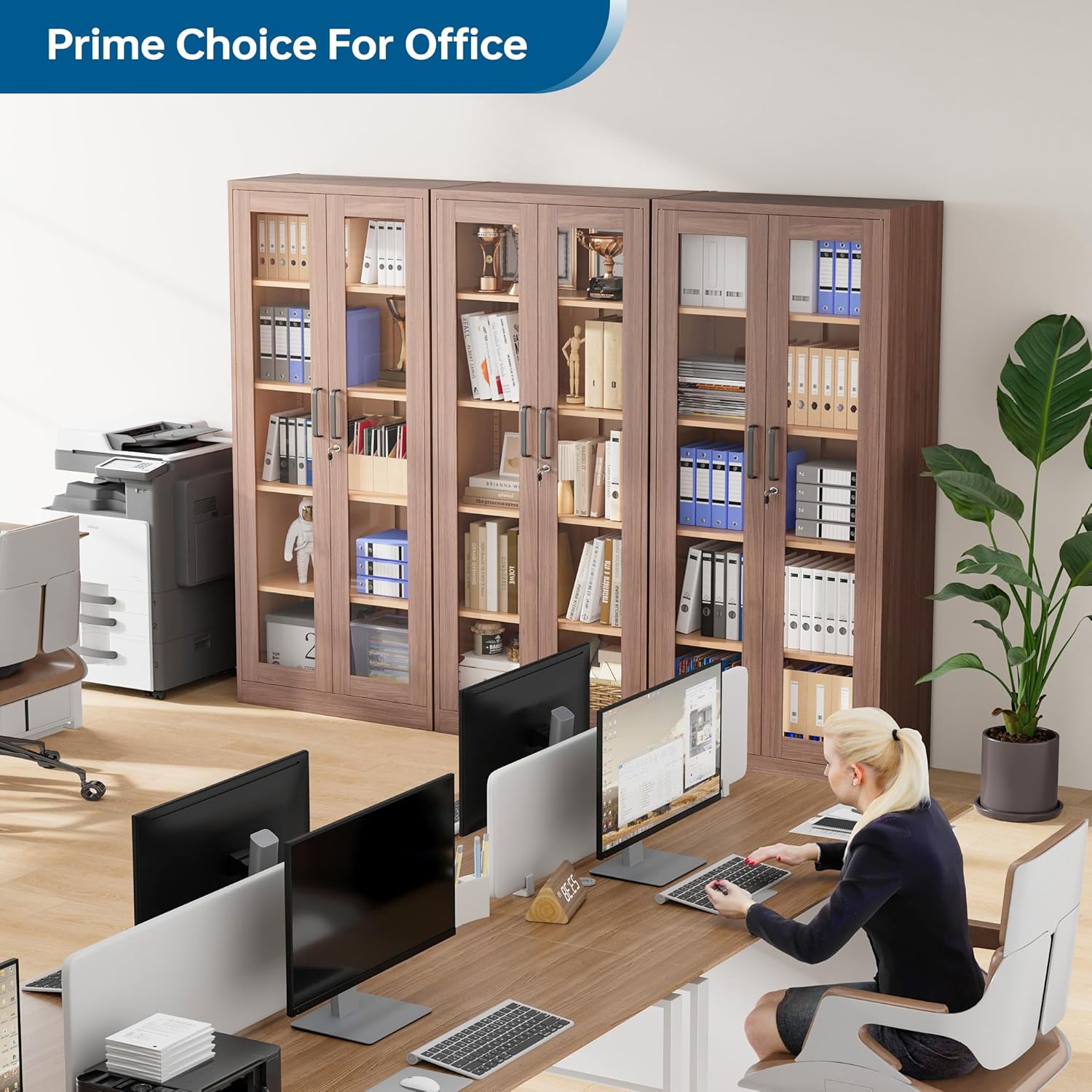 PEUKC - Vitrina con puertas de vidrio, vitrinas con 4 estantes ajustables y cerradura para el hogar, la oficina, la clínica, la despensa, requiere ensamblaje, negro, color madera