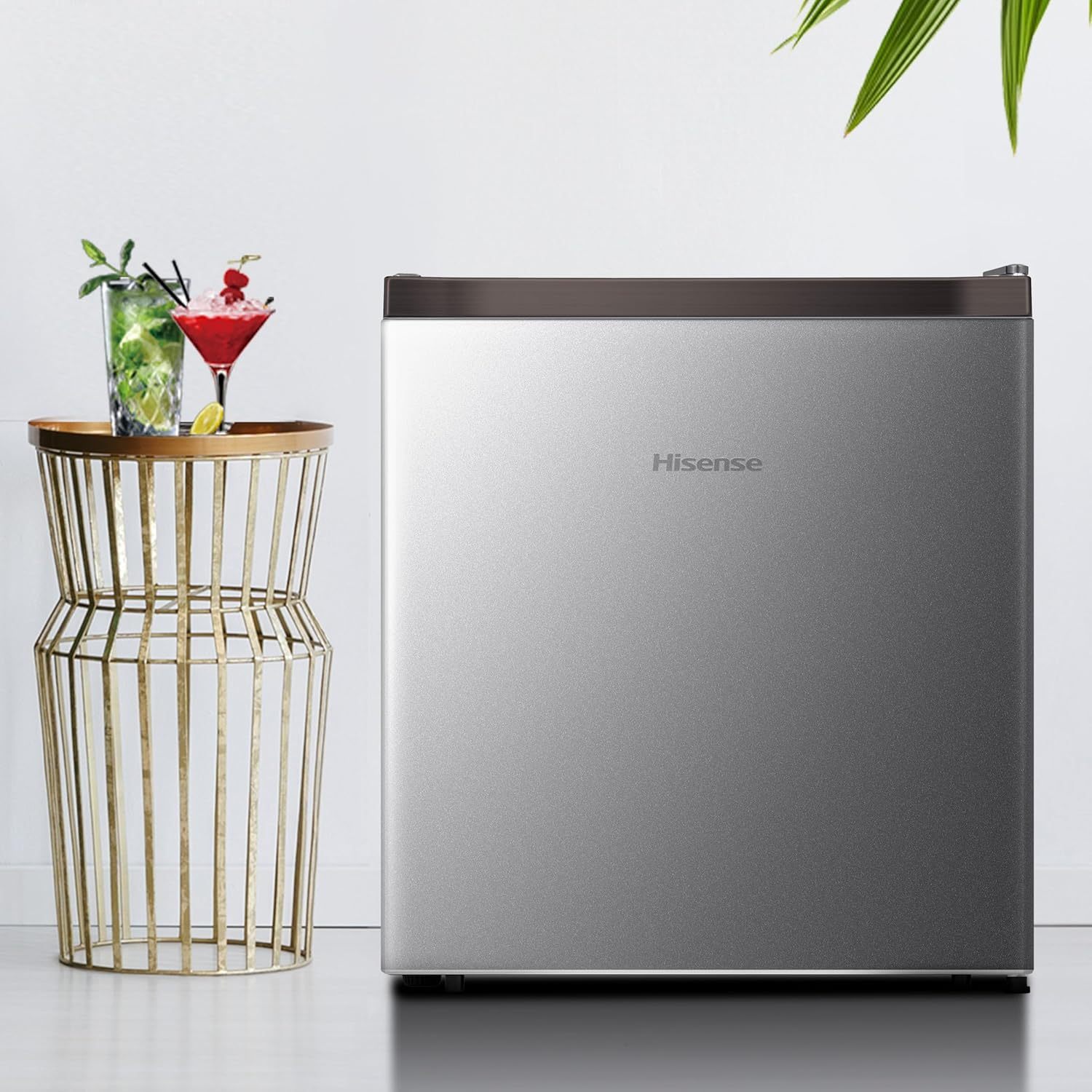 Hisense RR16D6AGX1- Frigobar,1.6 pies cúbicos,Congelador independiente,Termostato ajustable,Estantes para botellas de 2 litros,45x47x50cm(AnchoxLargoxAlto),Gris