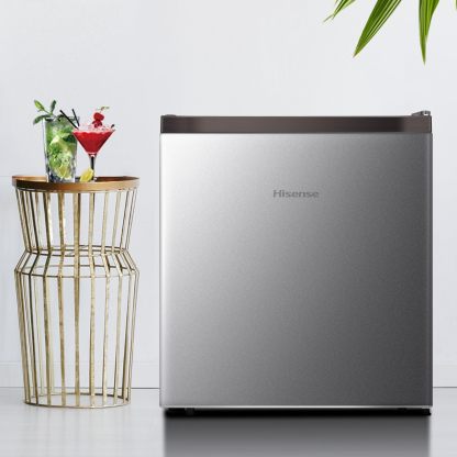 Hisense RR16D6AGX1- Frigobar,1.6 pies cúbicos,Congelador independiente,Termostato ajustable,Estantes para botellas de 2 litros,45x47x50cm(AnchoxLargoxAlto),Gris