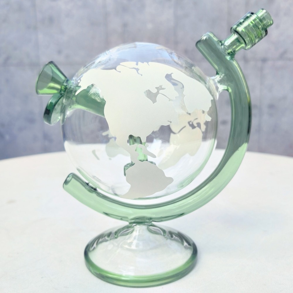 7.5" Globe Bong (glow in the dark)