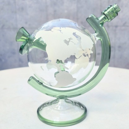 7.5" Globe Bong (glow in the dark)
