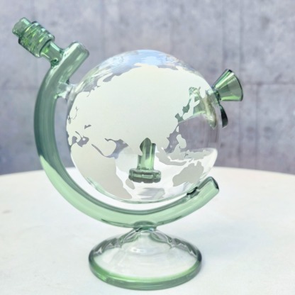 7.5" Globe Bong (glow in the dark)
