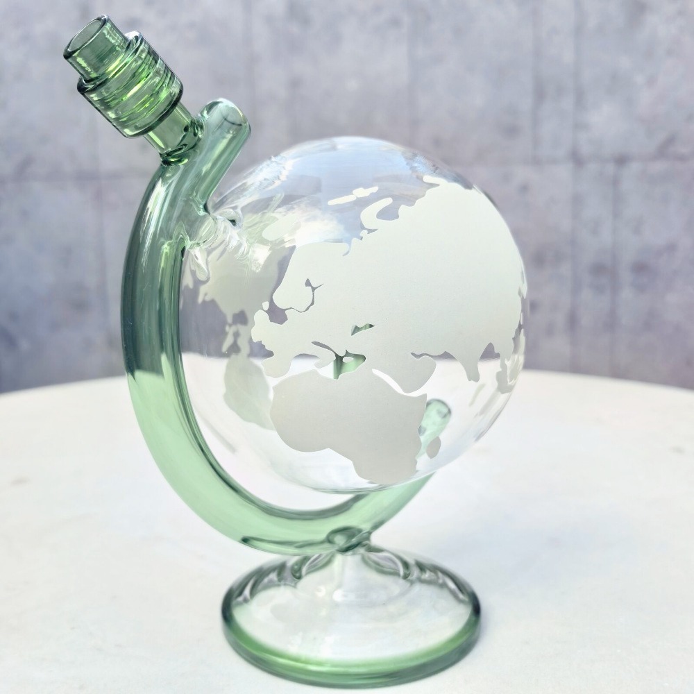 7.5" Globe Bong (glow in the dark)