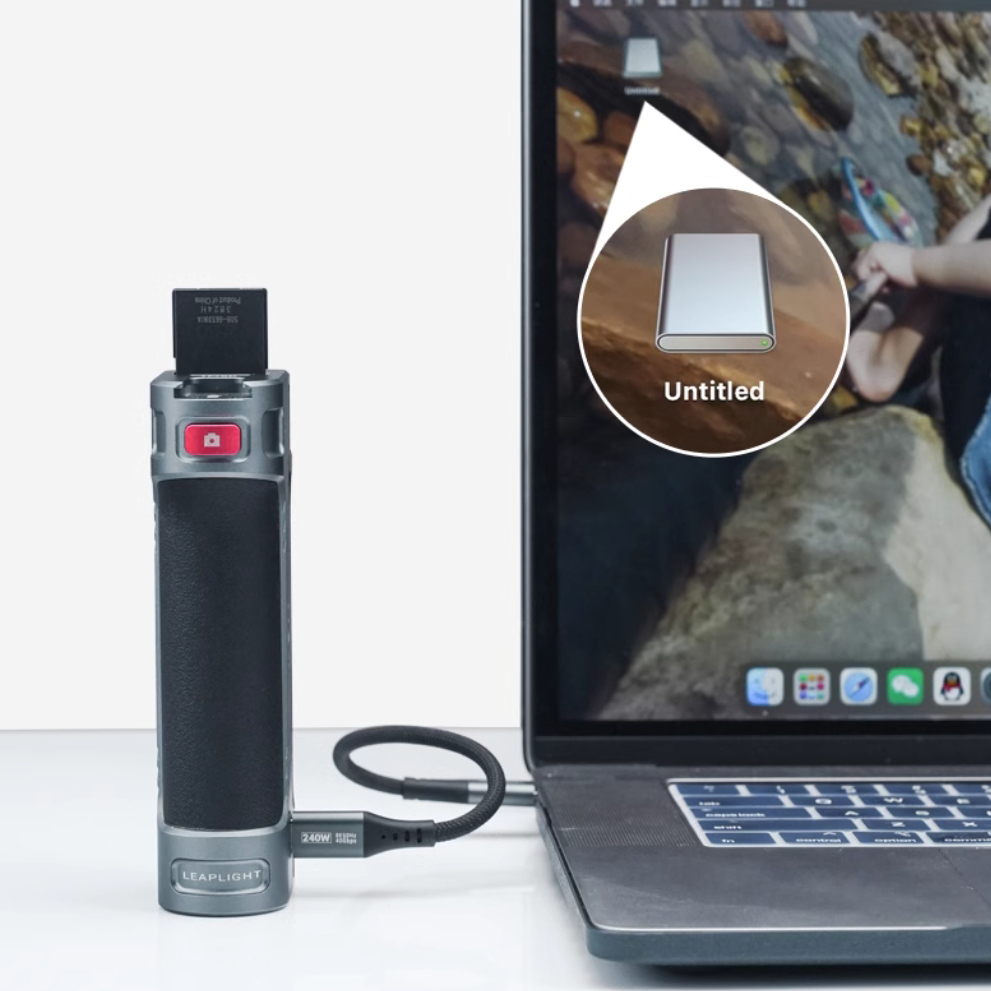 Universal Phone Vlog Kit - 3-in-1 Handle with Fill Light & Mic for iPhone 15/16 Pro, Samsung, Android