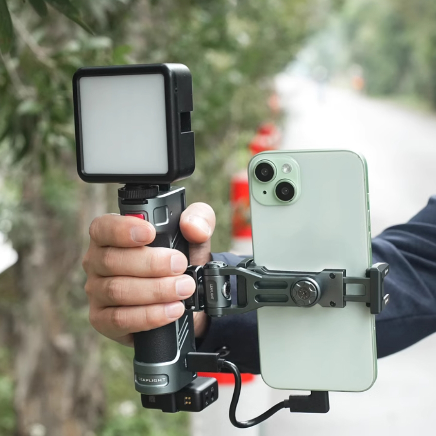 Universal Phone Vlog Kit - 3-in-1 Handle with Fill Light & Mic for iPhone 15/16 Pro, Samsung, Android