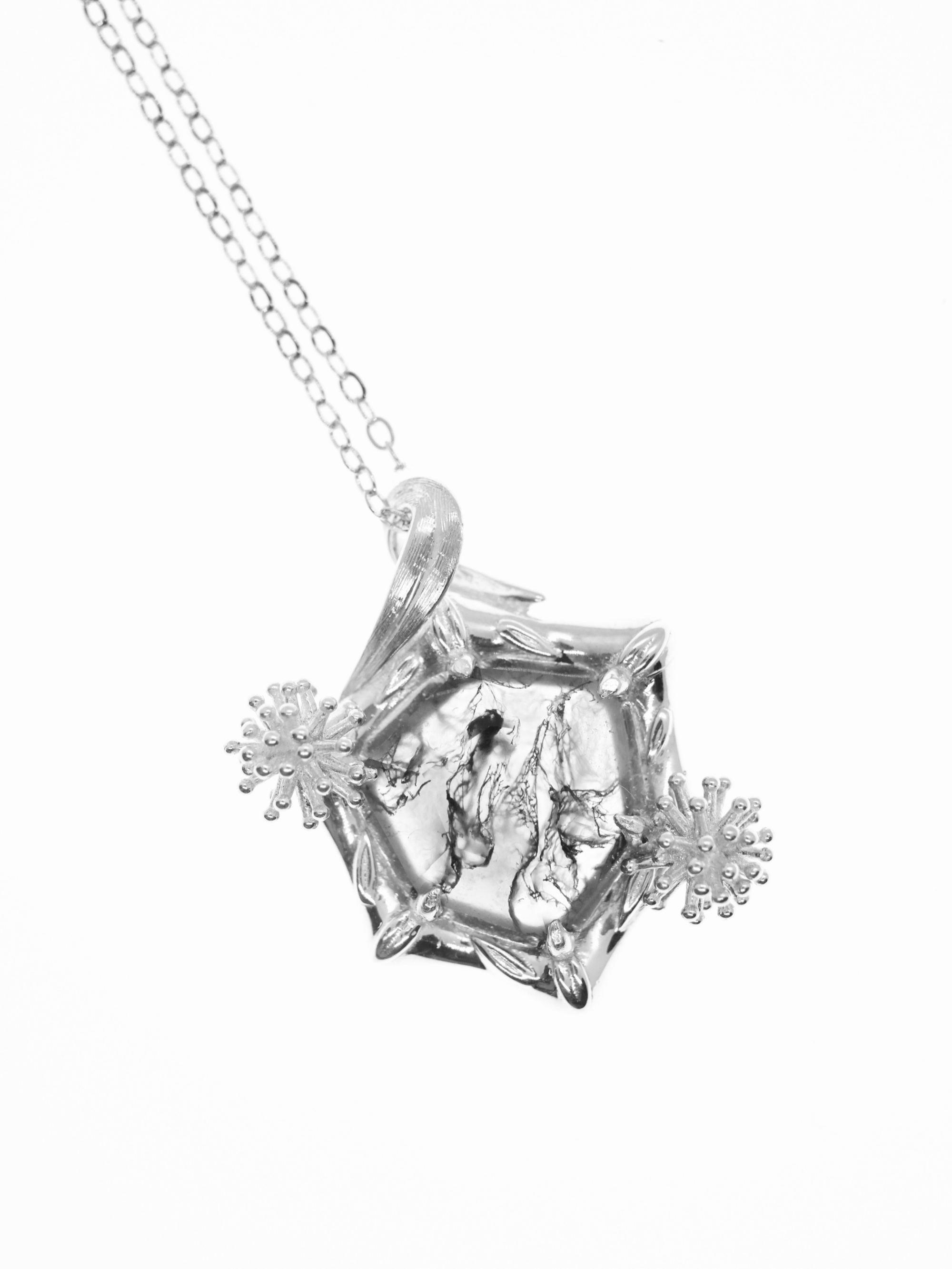 Three Pure Ones · Moss Agate Necklace White Gold Color