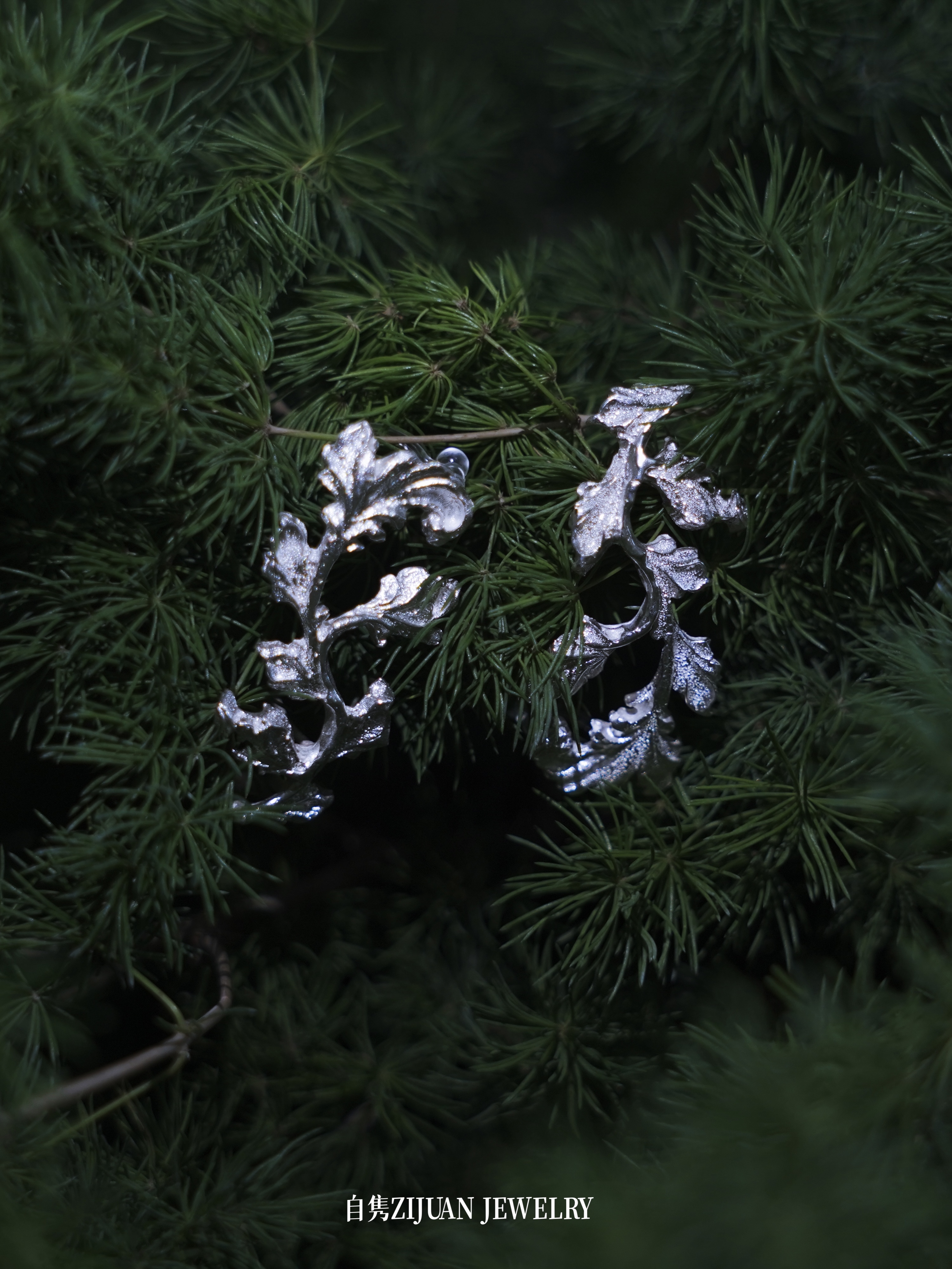 Pair of Ranunculus Leaf Earrings on Pine - Zijuan Jewelry