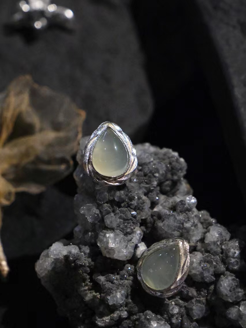 Light Green Drip Agate Aquatic-Shaped Earrings (Pair) - Zijuan Jewelry