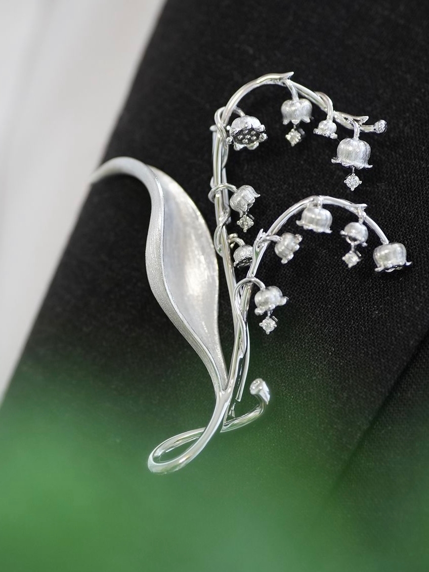 Dewbell Silk- Woven Vines Brooch