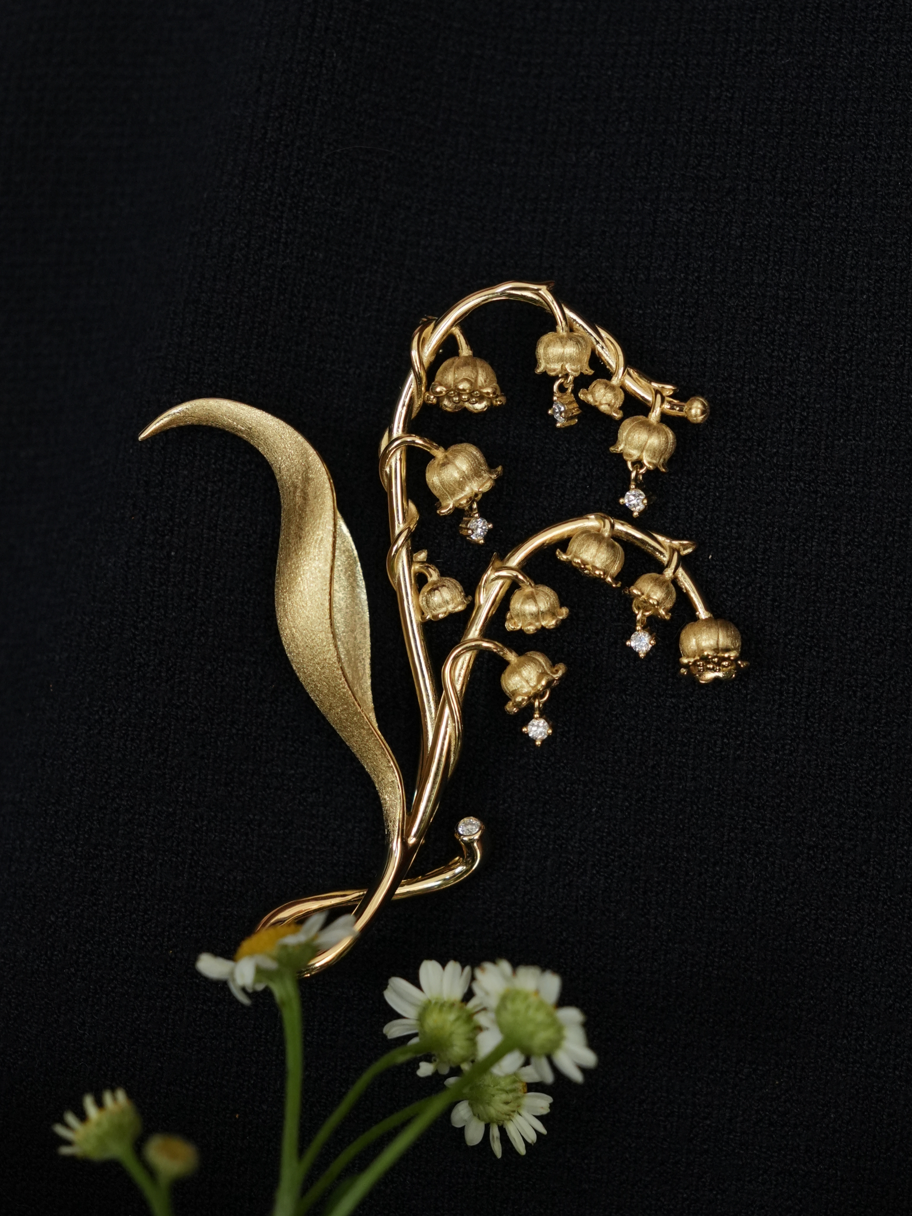 Dewbell Silk- Woven Vines Brooch Gold Color