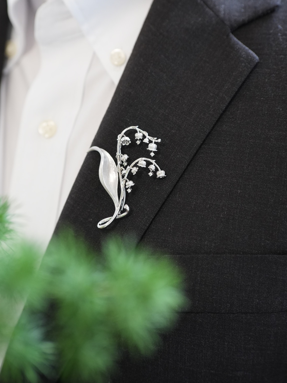 Dewbell Silk- Woven Vines Brooch White Gold Color