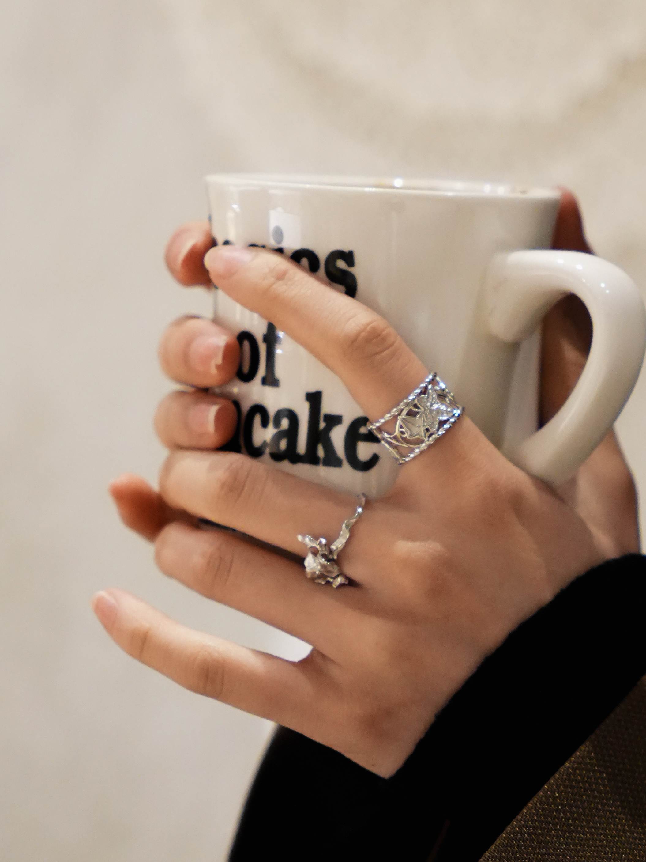 The Eternal Ivy Openwork Ring and the wildflower engraving ring
