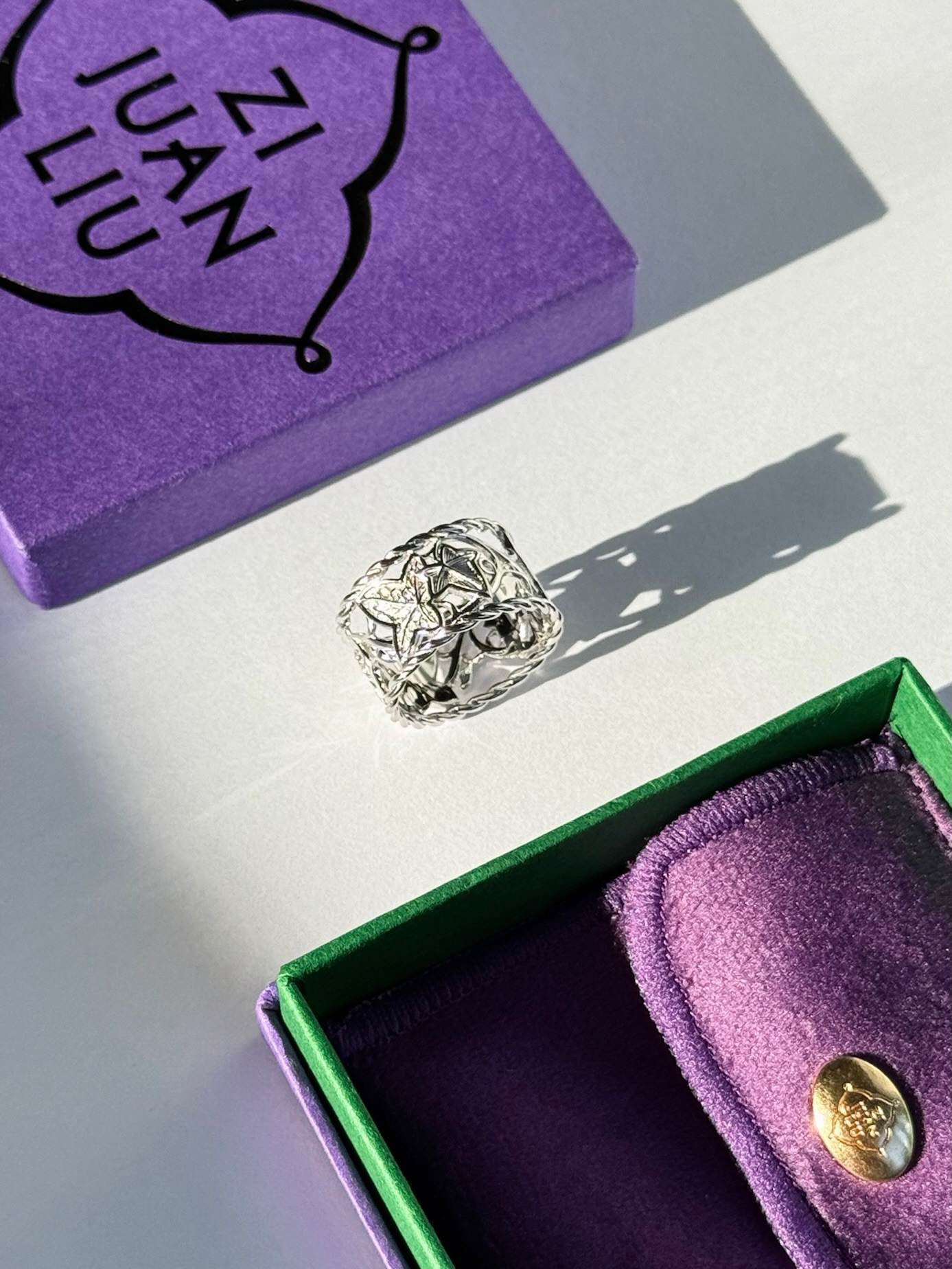 The Eternal Ivy Openwork Ring with packing case