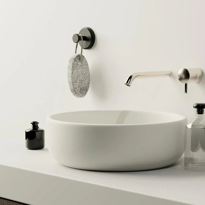 🔥 No-Drill Suction Hook – Strong, Simple, Stylish