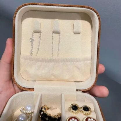 Palm-sized travel jewelry box
