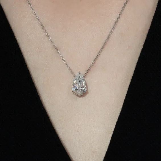 Brilliant Pear Cut With A 0.8-2 Carat Pear Lab Diamond Pendant 