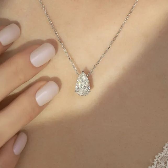 Brilliant Pear Cut With A 0.8-2 Carat Pear Lab Diamond Pendant 