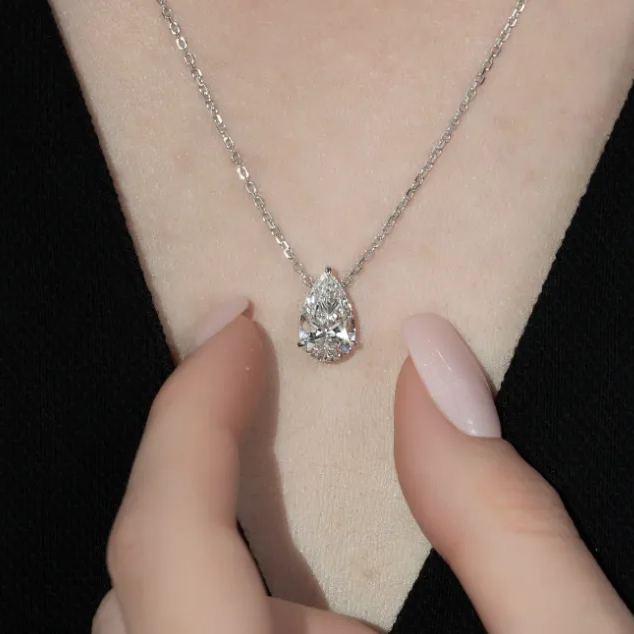 Brilliant Pear Cut With A 0.8-2 Carat Pear Lab Diamond Pendant 